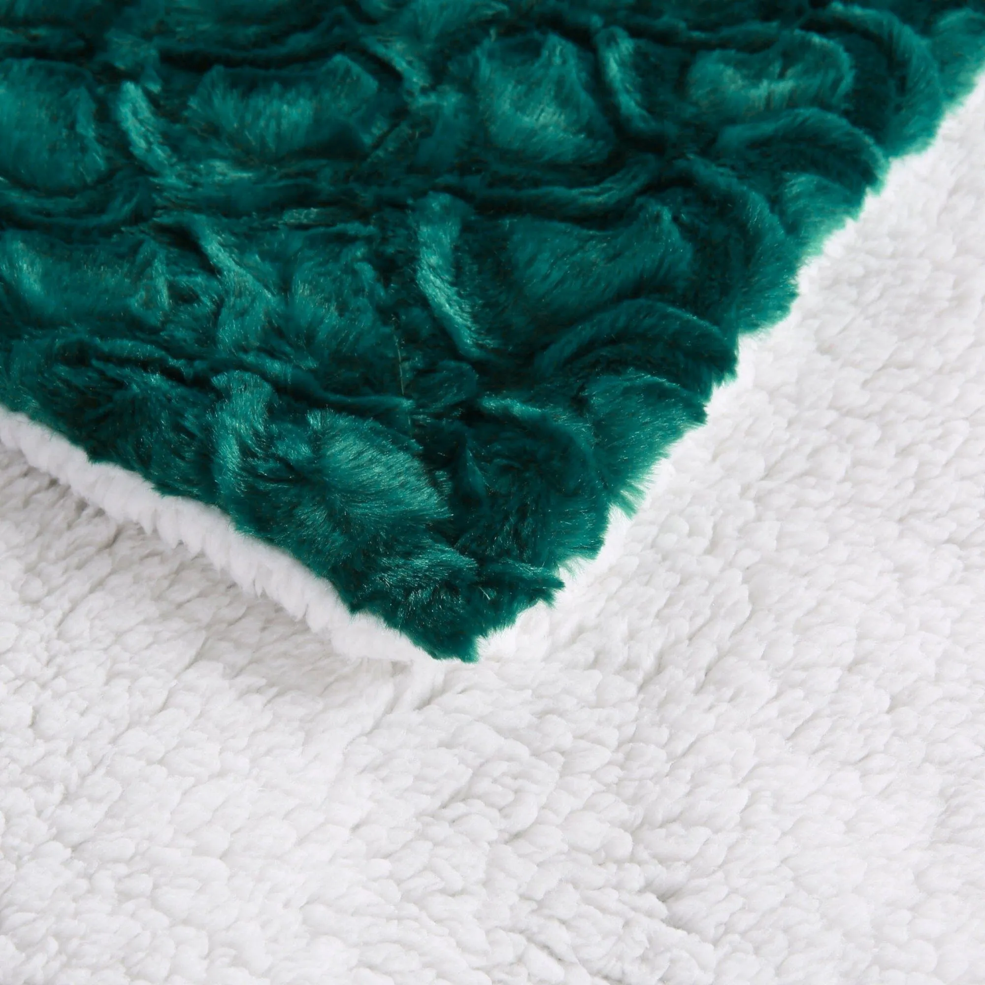 DaDa Bedding Mermaid Scales Emerald Green Blue w/ Sherpa Backside Faux Fur Throw Blanket (BL-171805)