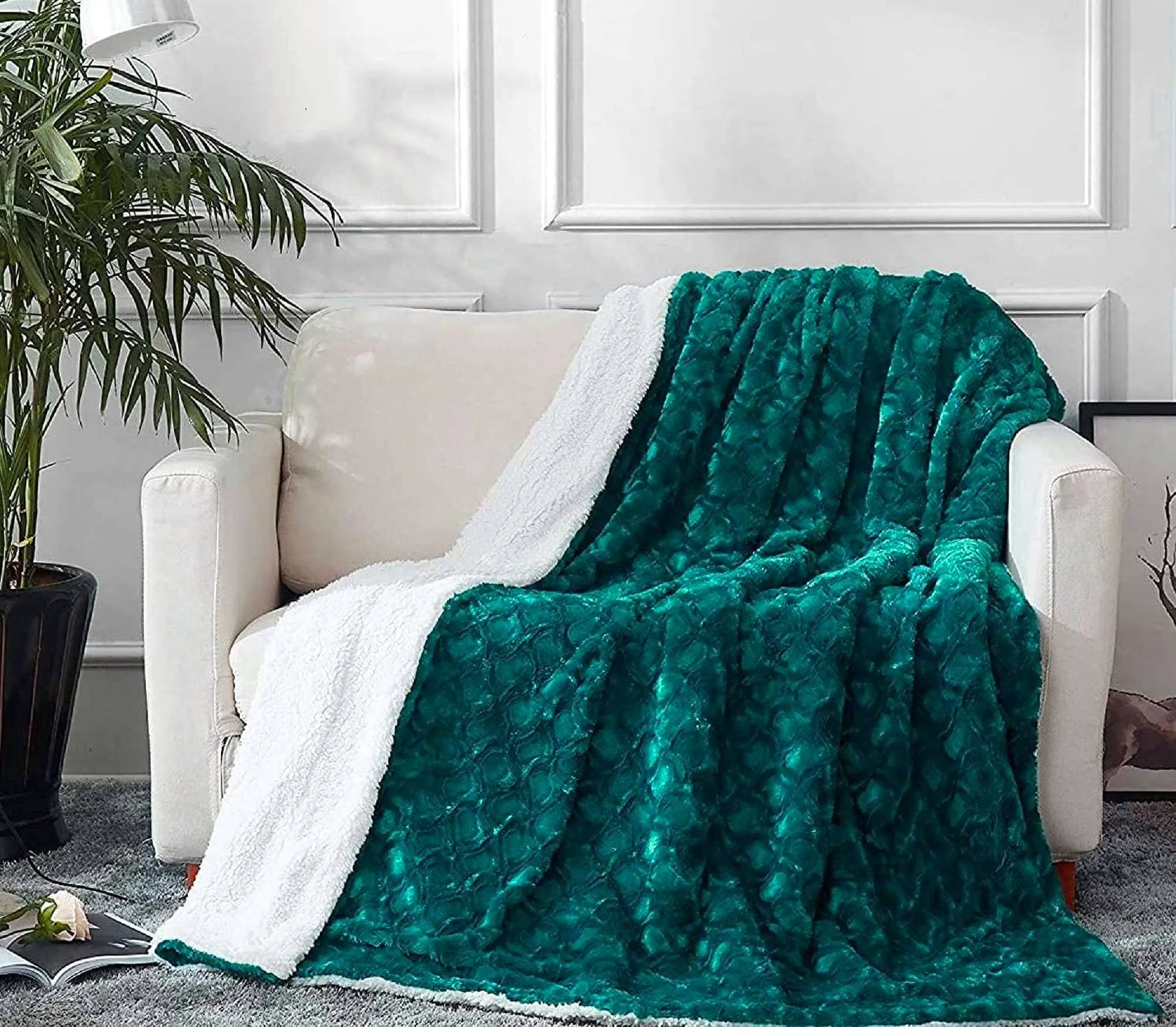 DaDa Bedding Mermaid Scales Emerald Green Blue w/ Sherpa Backside Faux Fur Throw Blanket (BL-171805)