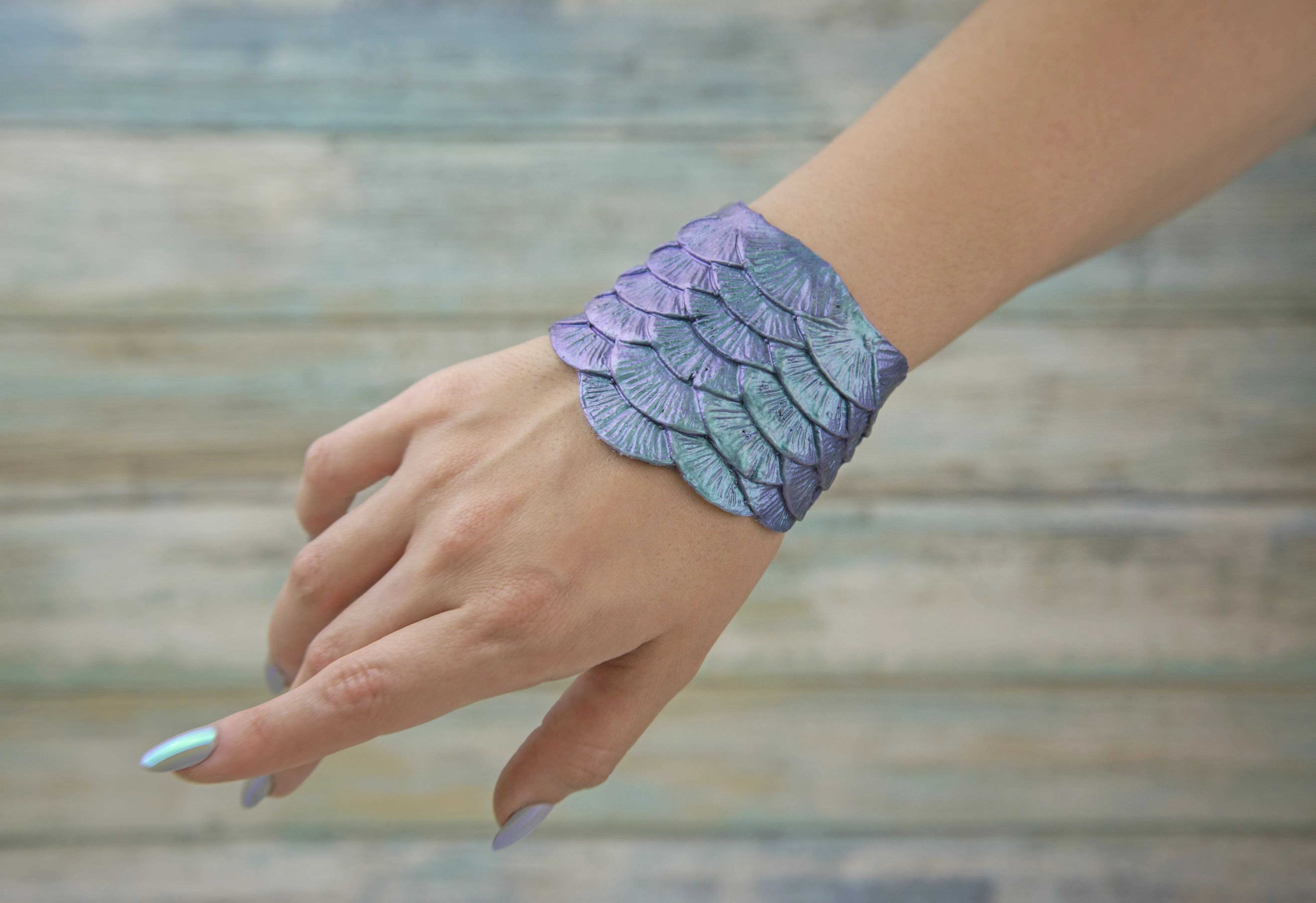 Merbella Silicone Scale Cuff "Anemone"