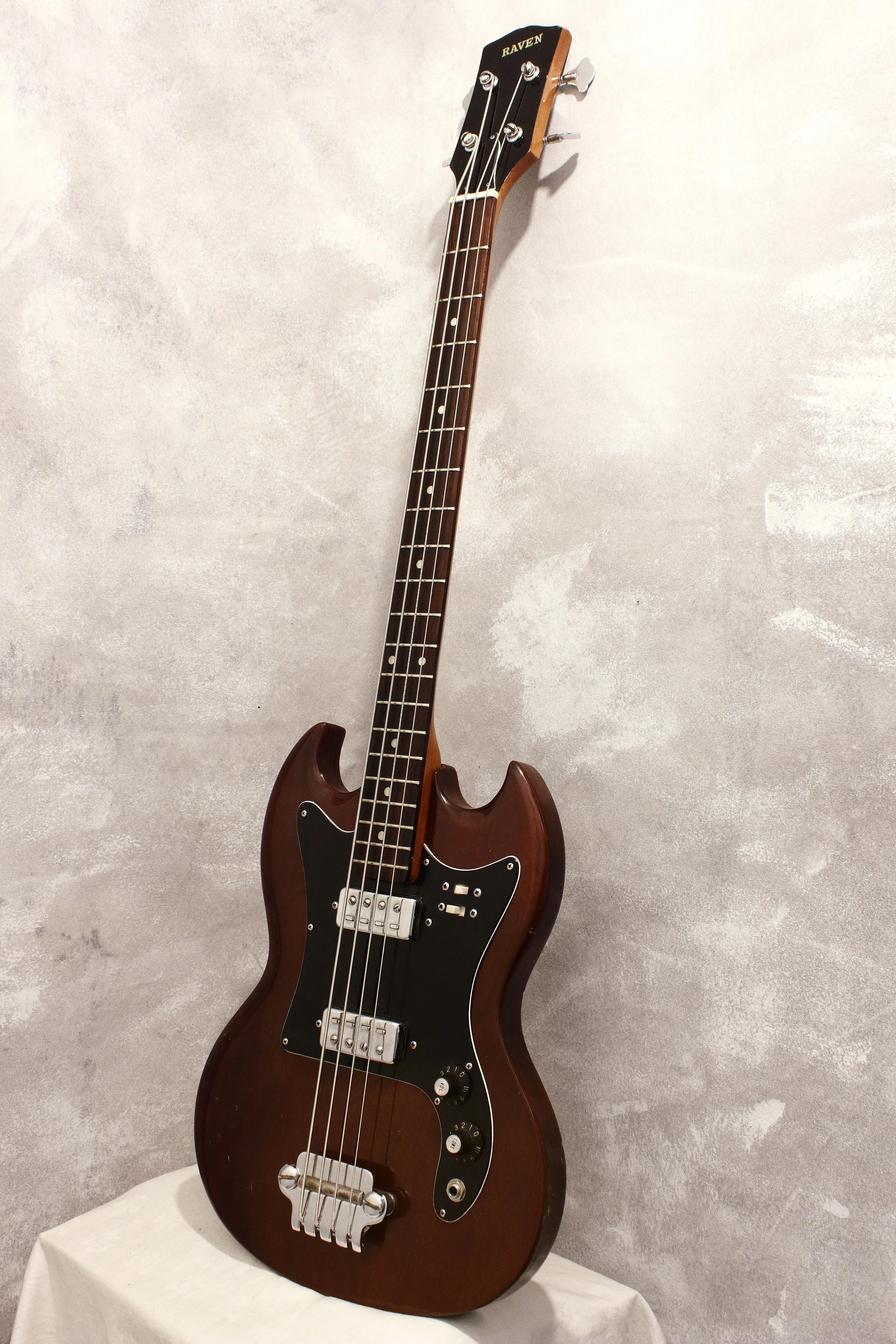 Raven EB-style Bass Walnut c1970